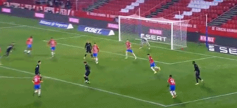 齐达内潇洒助攻帕耶得分