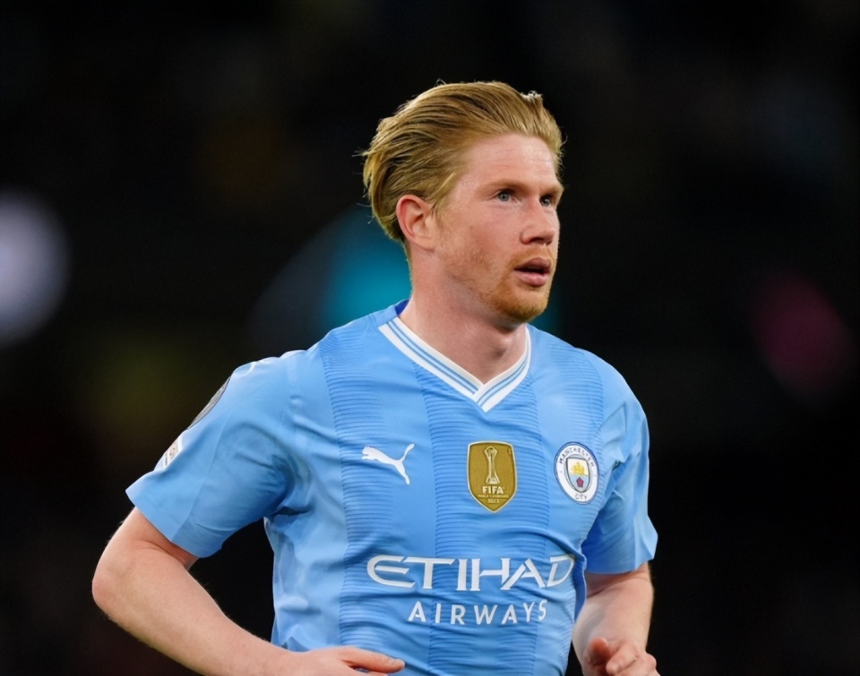 足球国足新一期集训名单公布，两名新人首次入选引热议