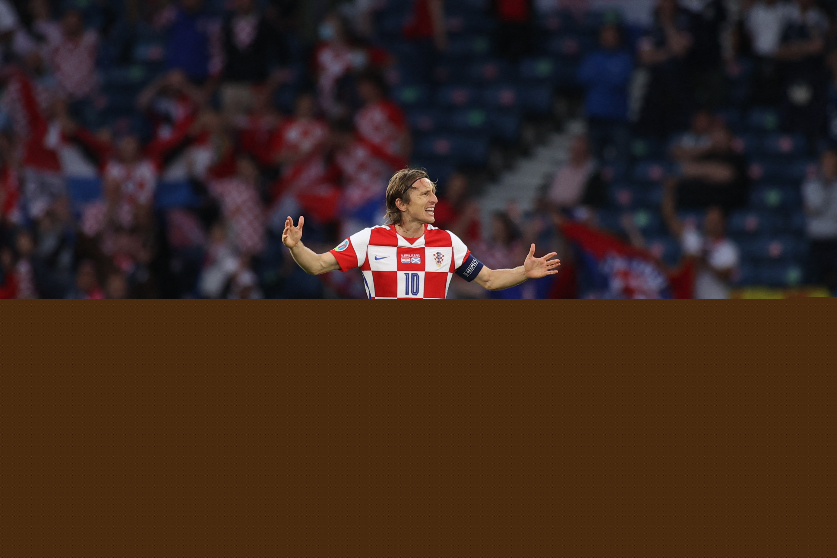 欧冠92年改制后戴帽数前10：梅西、C罗8次第1，姆巴佩5次第4