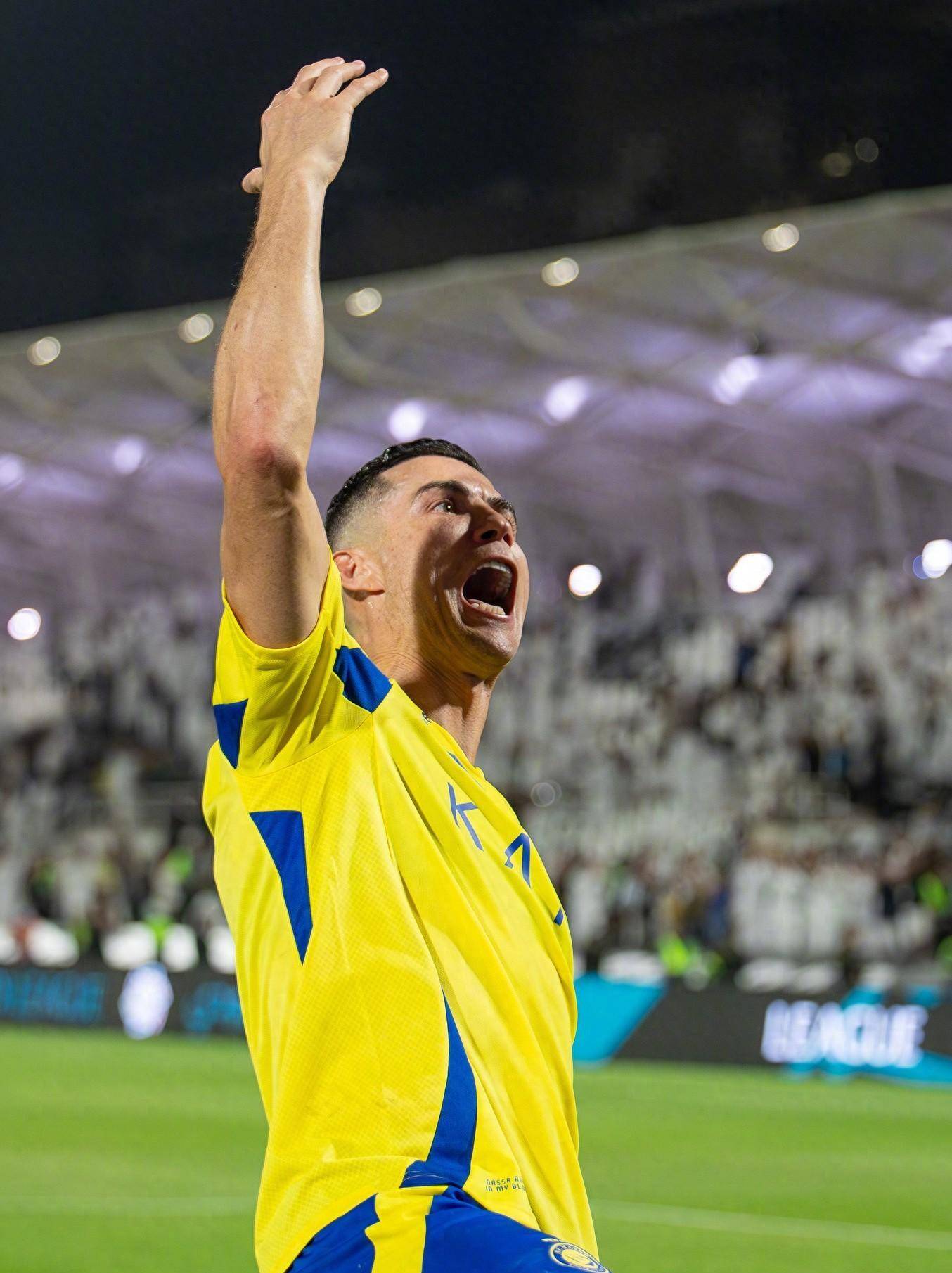 周六意甲焦点战：维罗纳迎战亚特兰大，保级压力与欧战野心的激烈碰撞！